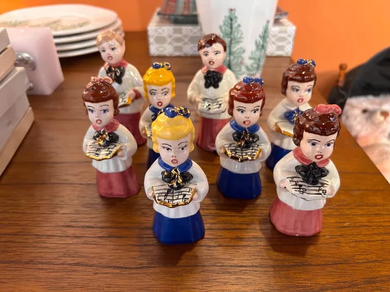 Set of 8 Chorus Children