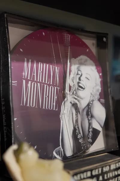 VINTAGE MARILYN MONROE WALL CLOCK
