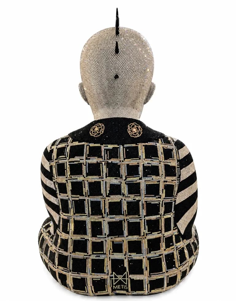 The same Punkbuddha seen from behind