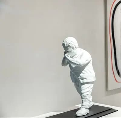 Ceramic sculptures by Patricia Rieger in a gallery