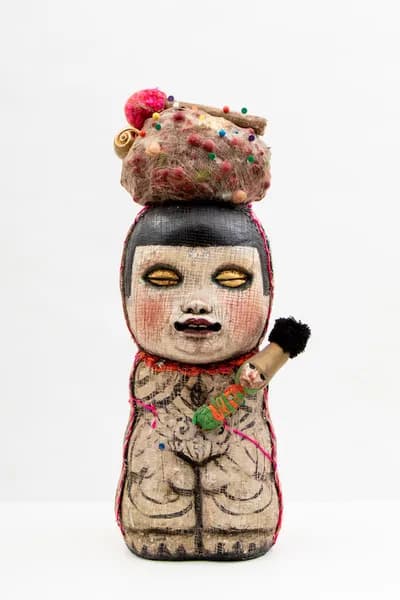 Mariana Monteagudo, Golden Eyes, Punk and Samurais, 2017, ceramic, concrete and paper