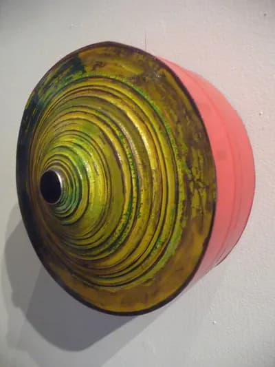 Daniel Fiorda, Wall Circles, a green and blue concentric disc on a red ground