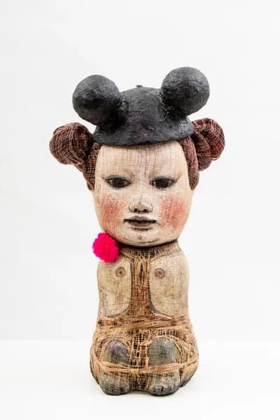 Mariana Monteagudo, Eight Eyed Girl, Punk and Samurais, 2017, ceramic, concrete and paper