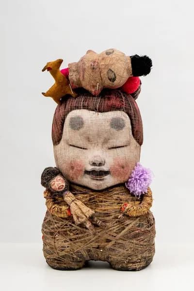 Mariana Monteagudo, Smiling Mother, Punk and Samurais, 2017, ceramic, concrete and paper