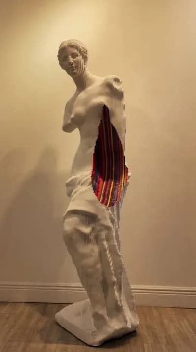 Daniele Fortuna, Venus de Milo, 2022, carved wood