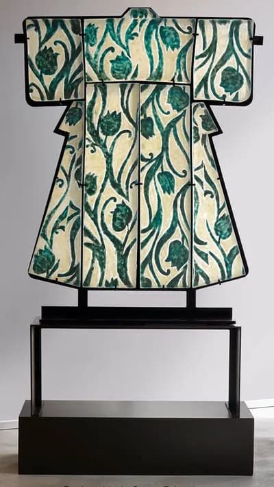 Marlene Rose, Green Kimono, 2022, cast glass and steel