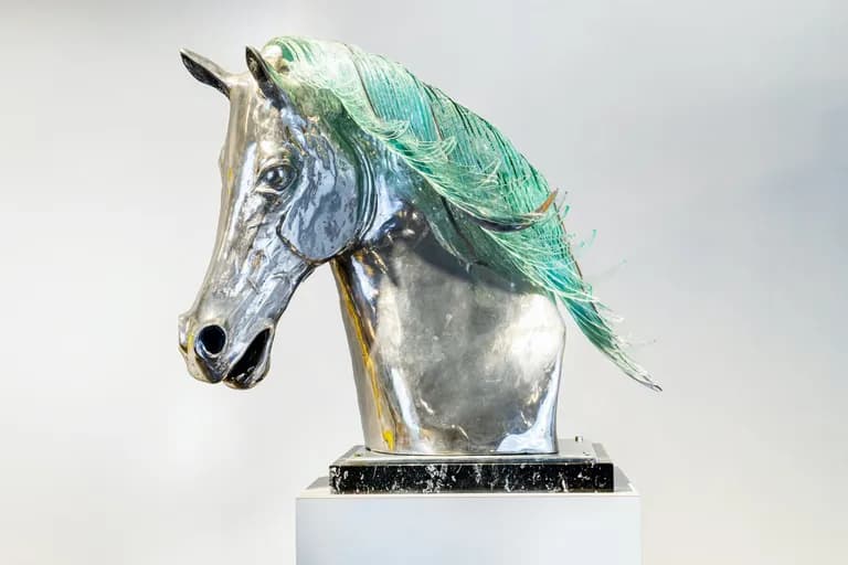 Apostol, Horse Head