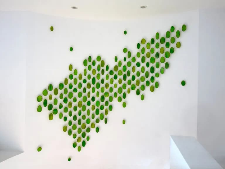 Carolina Sardi, Elevation, painted steel