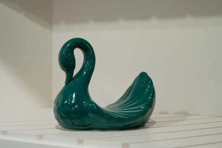 Vintage 1980's Ceramic Swan Bathroom Towel Holder, 6H x 7W In