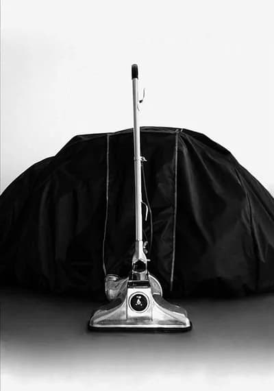 Scott Ashley, Expecting, 2009, Vacuum and industrial nylon, 48 x 84 x 84 In