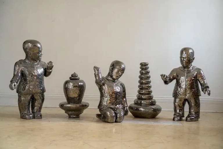 Patricia Rieger, Conversation with a Bird (5 Pieces Installation), 2019, Glazed Ceramic Luster Platinum, 7W feet x 5D feet x 33H in